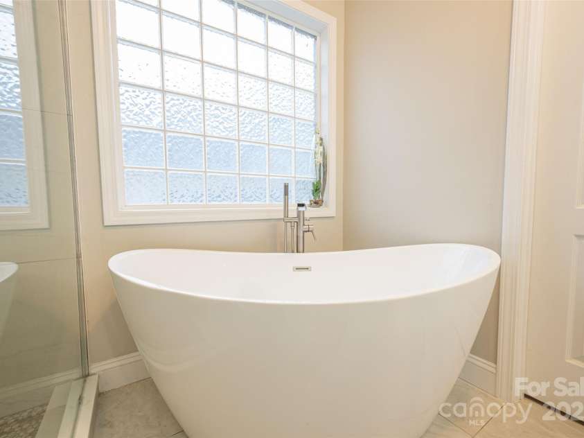 260 Ingonish Drive, Gastonia, NC 28056.  MLS# CAR4245388, YatesRealty ID 17635. 