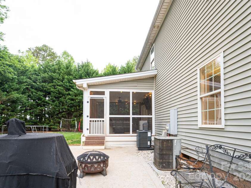 260 Ingonish Drive, Gastonia, NC 28056.  MLS# CAR4245388, YatesRealty ID 17635. 