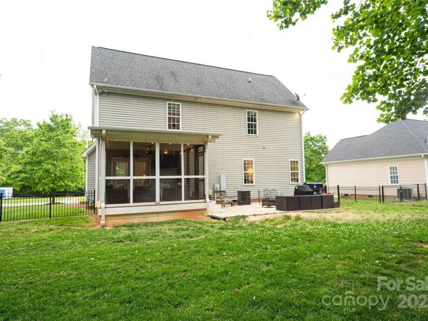 260 Ingonish Drive, Gastonia, NC 28056.  MLS# CAR4245388, YatesRealty ID 17635. 