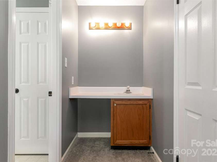131 Scotland Drive, Mooresville, NC 28115.  MLS# CAR4254939, YatesRealty ID 17636. Dressing area outside Primary bathroom