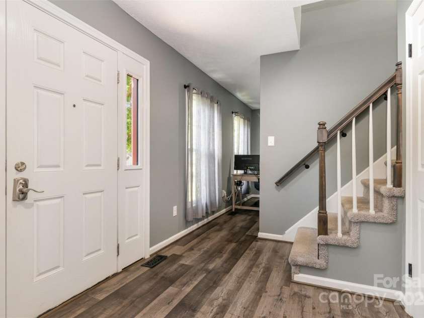 131 Scotland Drive, Mooresville, NC 28115.  MLS# CAR4254939, YatesRealty ID 17636. Entry Way