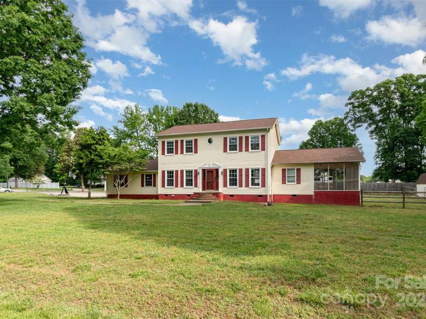 131 Scotland Drive, Mooresville, NC 28115.  MLS# CAR4254939, YatesRealty ID 17636. Home Sweet Home