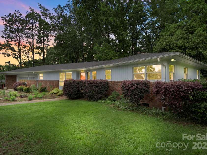 2666 Providence Drive, Gastonia, NC 28052.  MLS# CAR4264344, YatesRealty ID 17637. 
