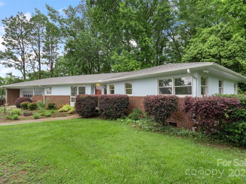 2666 Providence Drive, Gastonia, NC 28052.  MLS# CAR4264344, YatesRealty ID 17637. 