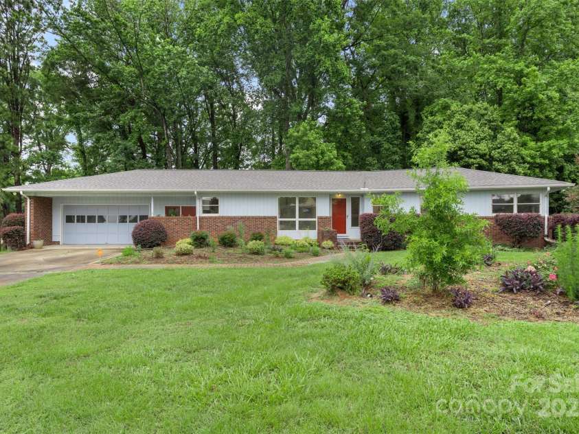 2666 Providence Drive, Gastonia, NC 28052.  MLS# CAR4264344, YatesRealty ID 17637. 
