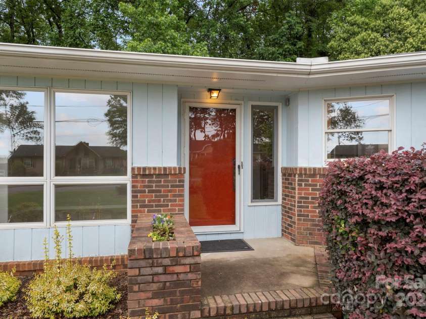 2666 Providence Drive, Gastonia, NC 28052.  MLS# CAR4264344, YatesRealty ID 17637. 