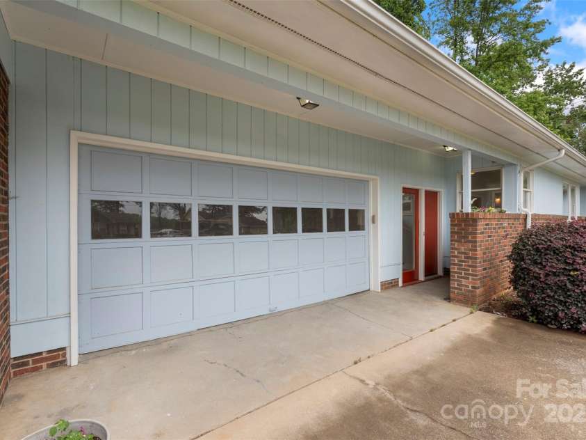 2666 Providence Drive, Gastonia, NC 28052.  MLS# CAR4264344, YatesRealty ID 17637. 