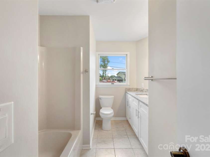 2666 Providence Drive, Gastonia, NC 28052.  MLS# CAR4264344, YatesRealty ID 17637. 