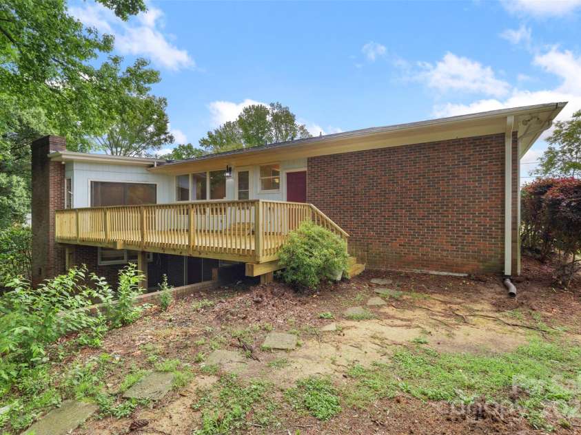 2666 Providence Drive, Gastonia, NC 28052.  MLS# CAR4264344, YatesRealty ID 17637. 