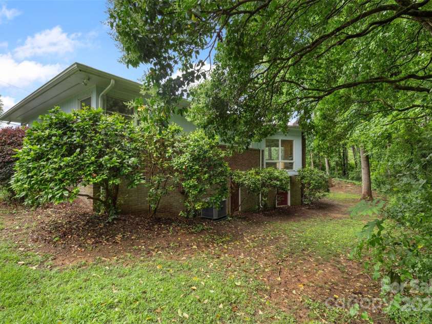 2666 Providence Drive, Gastonia, NC 28052.  MLS# CAR4264344, YatesRealty ID 17637. 