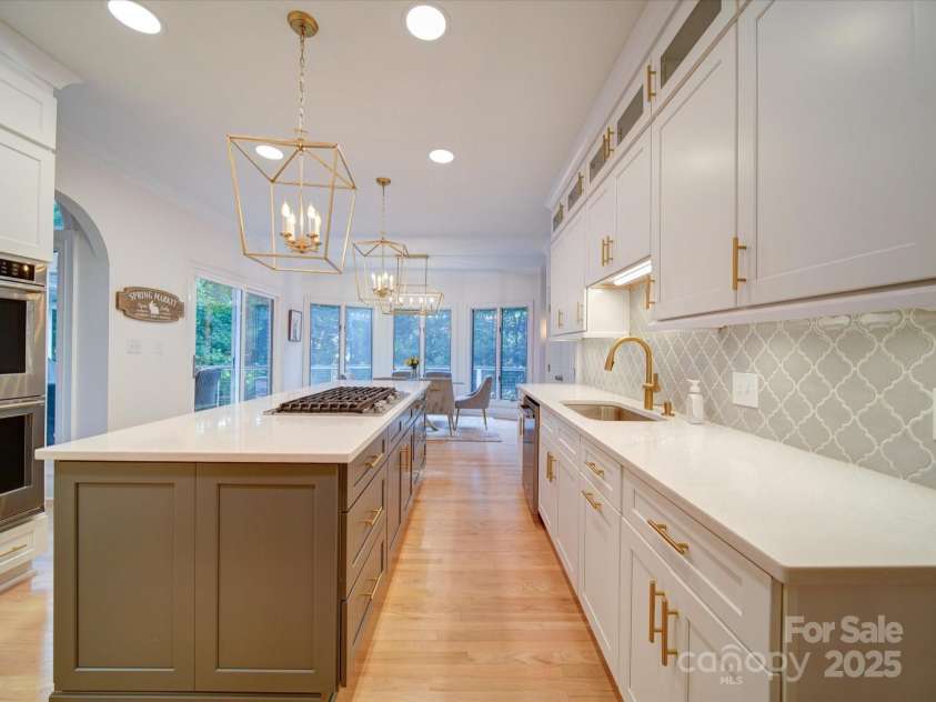 15708 Eagleview Drive, Charlotte, NC 28278.  MLS# CAR4267161, YatesRealty ID 17638. 