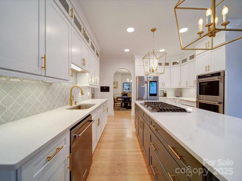 15708 Eagleview Drive, Charlotte, NC 28278.  MLS# CAR4267161, YatesRealty ID 17638. 