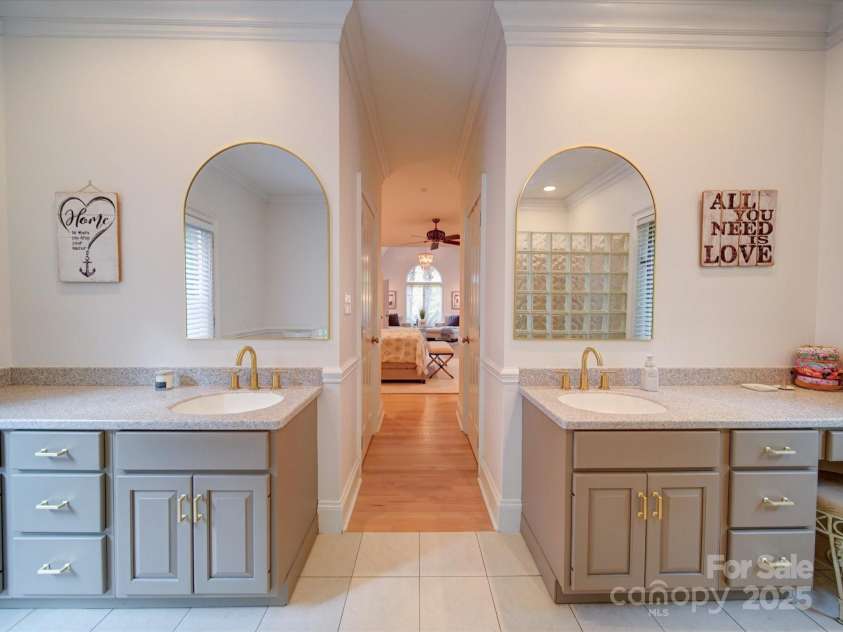 15708 Eagleview Drive, Charlotte, NC 28278.  MLS# CAR4267161, YatesRealty ID 17638. 