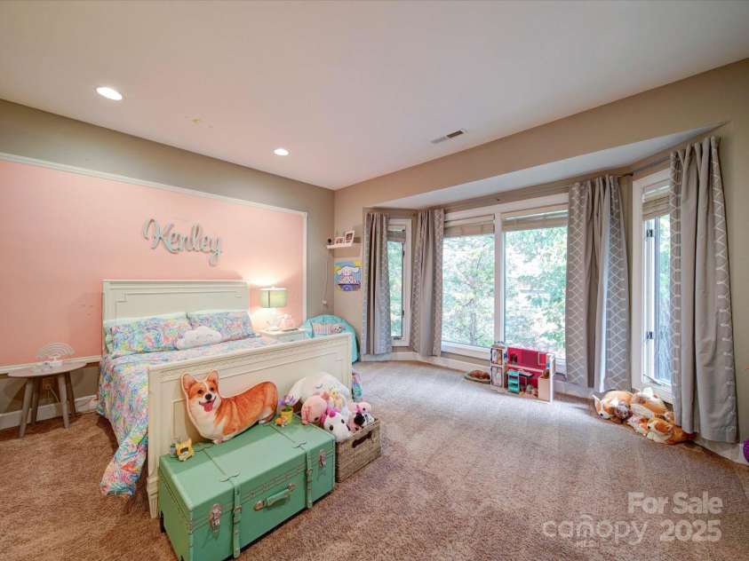 15708 Eagleview Drive, Charlotte, NC 28278.  MLS# CAR4267161, YatesRealty ID 17638. 