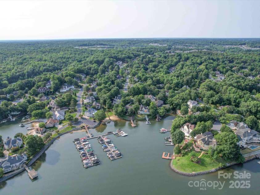 15708 Eagleview Drive, Charlotte, NC 28278.  MLS# CAR4267161, YatesRealty ID 17638. 