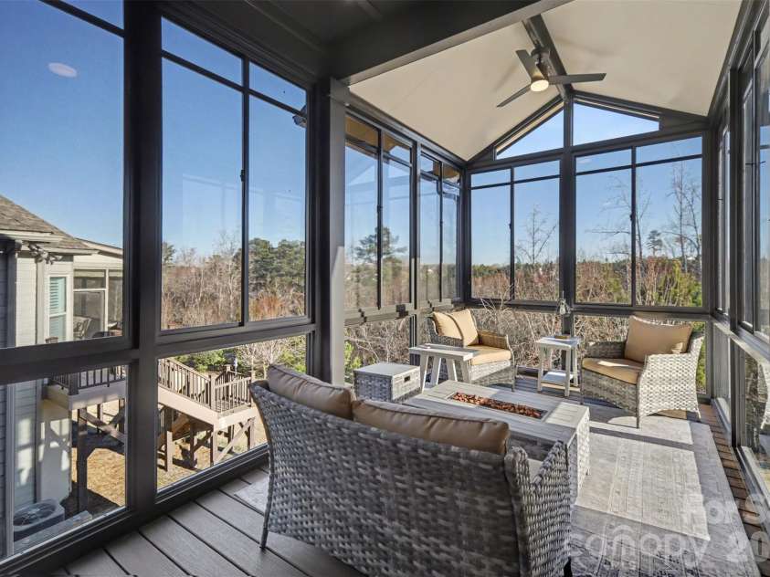 15828 Vale Ridge Drive, Charlotte, NC 28278.  MLS# CAR4344836, YatesRealty ID 17638. 