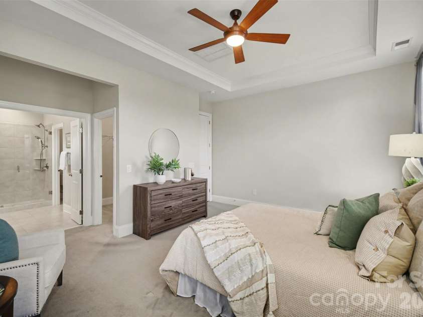 15828 Vale Ridge Drive, Charlotte, NC 28278.  MLS# CAR4344836, YatesRealty ID 17638. 