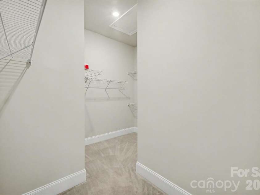 15828 Vale Ridge Drive, Charlotte, NC 28278.  MLS# CAR4344836, YatesRealty ID 17638. 