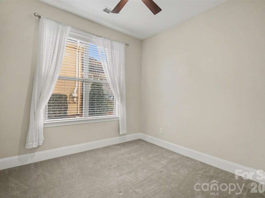15828 Vale Ridge Drive, Charlotte, NC 28278.  MLS# CAR4344836, YatesRealty ID 17638. 