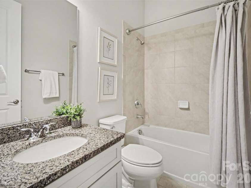15828 Vale Ridge Drive, Charlotte, NC 28278.  MLS# CAR4344836, YatesRealty ID 17638. 