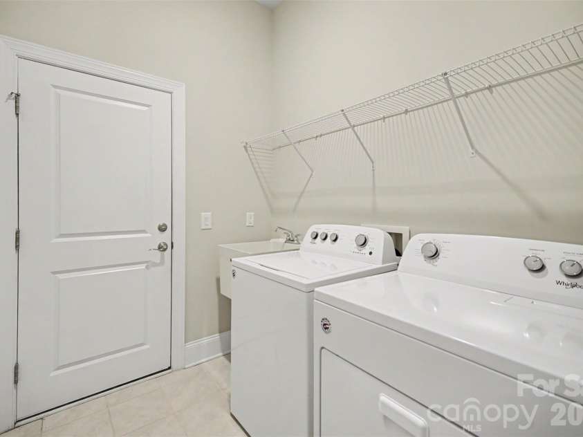 15828 Vale Ridge Drive, Charlotte, NC 28278.  MLS# CAR4344836, YatesRealty ID 17638. 