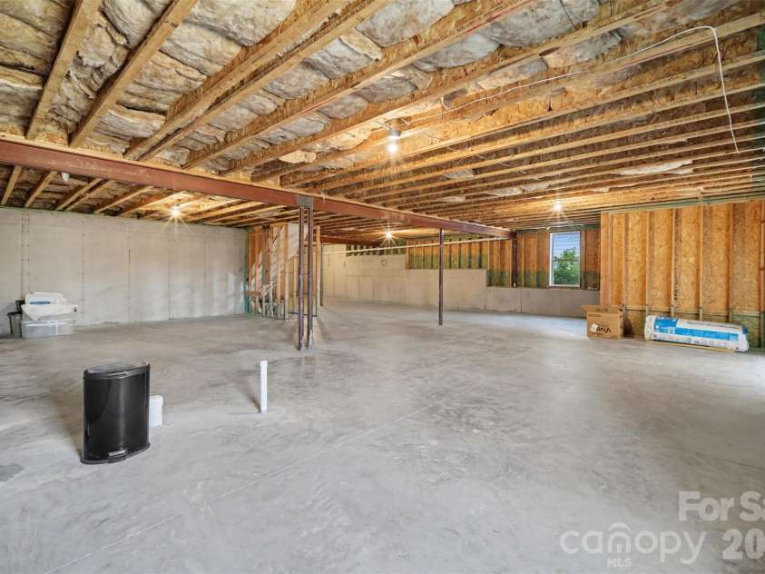 15828 Vale Ridge Drive, Charlotte, NC 28278.  MLS# CAR4344836, YatesRealty ID 17638. 