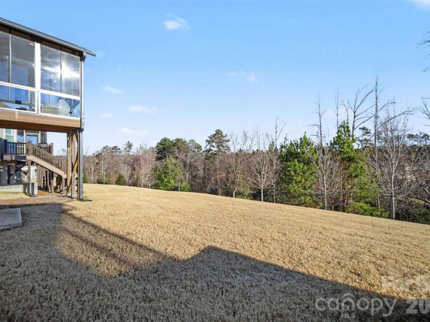 15828 Vale Ridge Drive, Charlotte, NC 28278.  MLS# CAR4344836, YatesRealty ID 17638. 