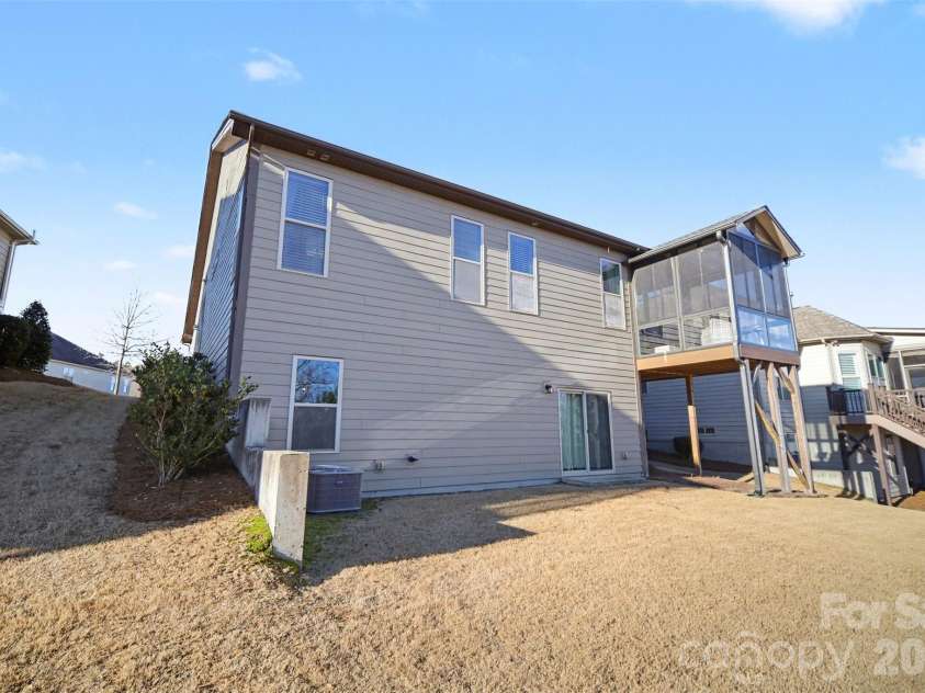 15828 Vale Ridge Drive, Charlotte, NC 28278.  MLS# CAR4344836, YatesRealty ID 17638. 