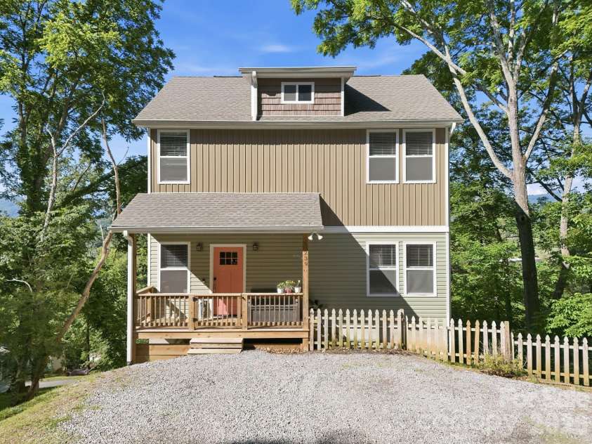 239 Northside Street, Canton, NC 28716.  MLS# CAR4349371, YatesRealty ID 17639. What a warm welcome!