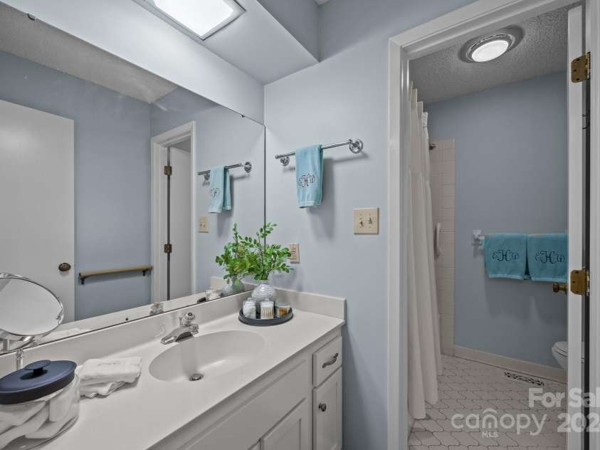 464 Crowfields Drive, Asheville, NC 28803.  MLS# CAR4192949, YatesRealty ID 1764. 