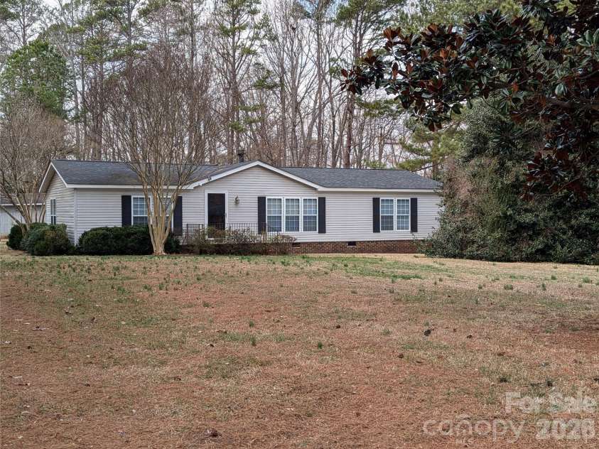 6846 Potter Road, Matthews, NC 28104.  MLS# CAR4349179, YatesRealty ID 17640. 