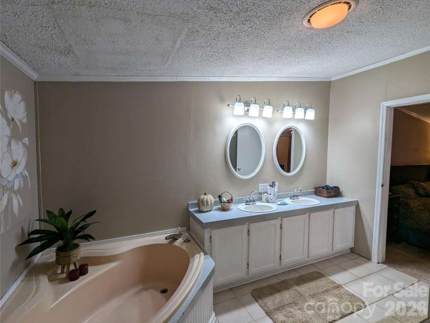 6846 Potter Road, Matthews, NC 28104.  MLS# CAR4349179, YatesRealty ID 17640. 