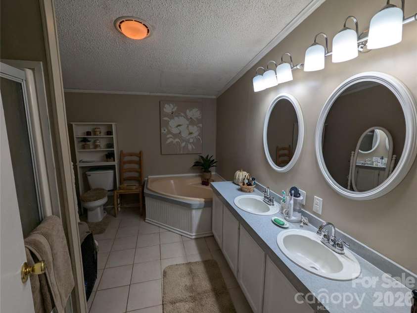 6846 Potter Road, Matthews, NC 28104.  MLS# CAR4349179, YatesRealty ID 17640. 
