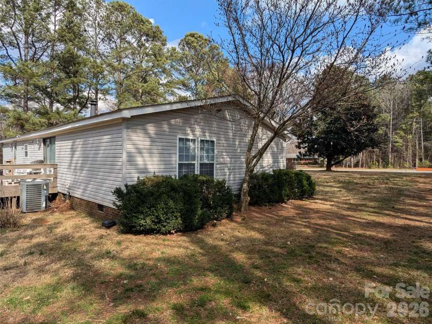 6846 Potter Road, Matthews, NC 28104.  MLS# CAR4349179, YatesRealty ID 17640. 