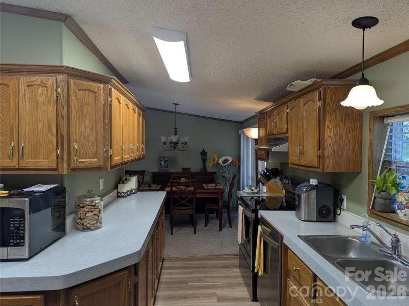 6846 Potter Road, Matthews, NC 28104.  MLS# CAR4420259, YatesRealty ID 17640. Note, new kitchen light replaced old fixture