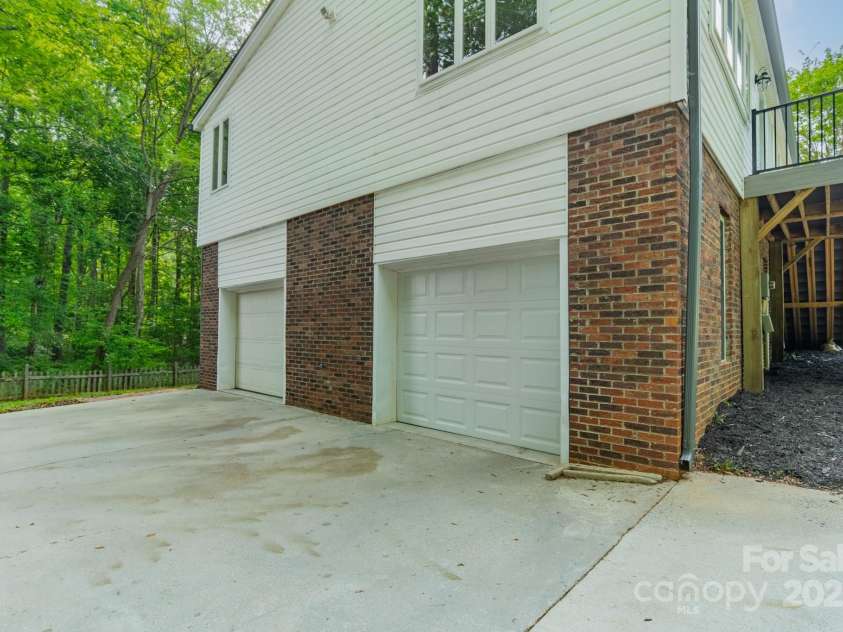 2646 Jacobs Road, Gastonia, NC 28054.  MLS# CAR4245565, YatesRealty ID 17641. 2 car garage