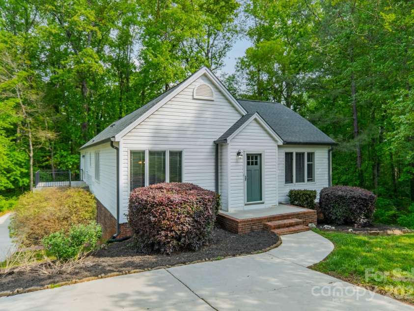 2646 Jacobs Road, Gastonia, NC 28054.  MLS# CAR4245565, YatesRealty ID 17641. 