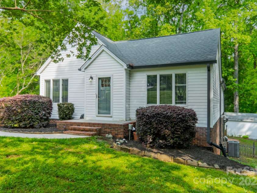2646 Jacobs Road, Gastonia, NC 28054.  MLS# CAR4245565, YatesRealty ID 17641. 