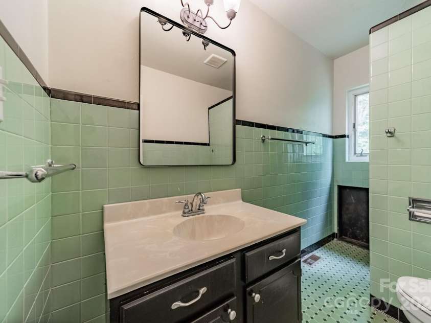 2646 Jacobs Road, Gastonia, NC 28054.  MLS# CAR4245565, YatesRealty ID 17641. 