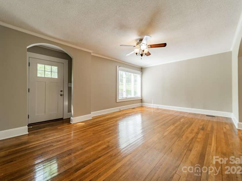2646 Jacobs Road, Gastonia, NC 28054.  MLS# CAR4245565, YatesRealty ID 17641. Living Room