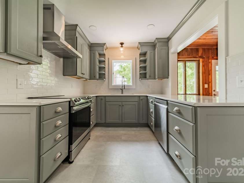 2646 Jacobs Road, Gastonia, NC 28054.  MLS# CAR4245565, YatesRealty ID 17641. Recently updated kitchen