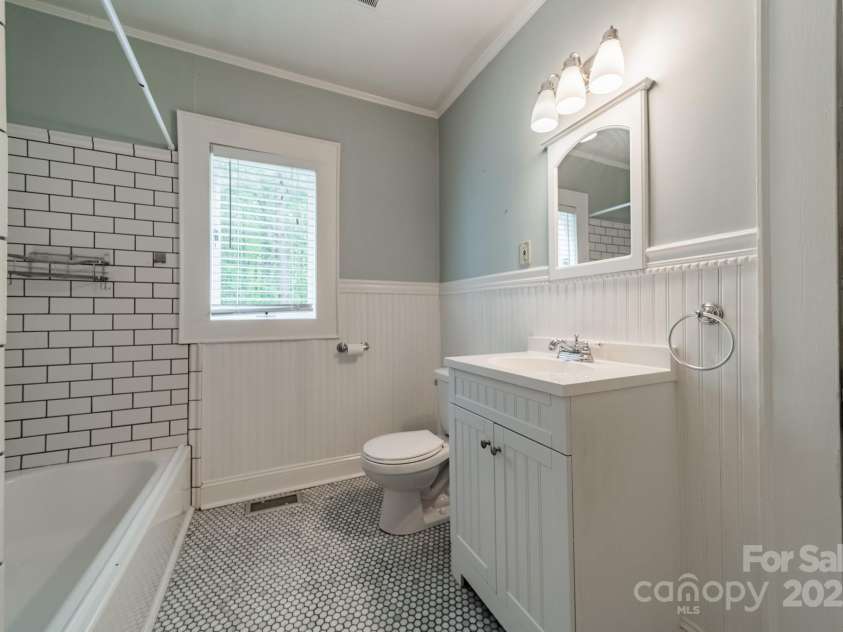 2646 Jacobs Road, Gastonia, NC 28054.  MLS# CAR4245565, YatesRealty ID 17641. Updated bathroom