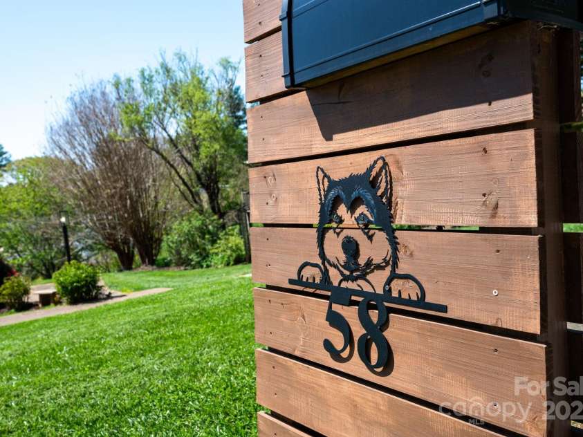 58 Braddock Way, Asheville, NC 28803.  MLS# CAR4246877, YatesRealty ID 17643. Cute Mailbox Design