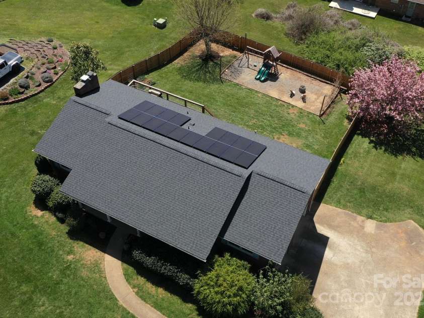 58 Braddock Way, Asheville, NC 28803.  MLS# CAR4246877, YatesRealty ID 17643. Fully Fenced Yard