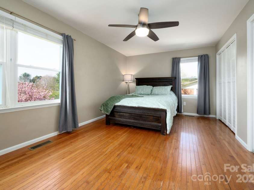 58 Braddock Way, Asheville, NC 28803.  MLS# CAR4246877, YatesRealty ID 17643. Spacious with a Ceiling Fan