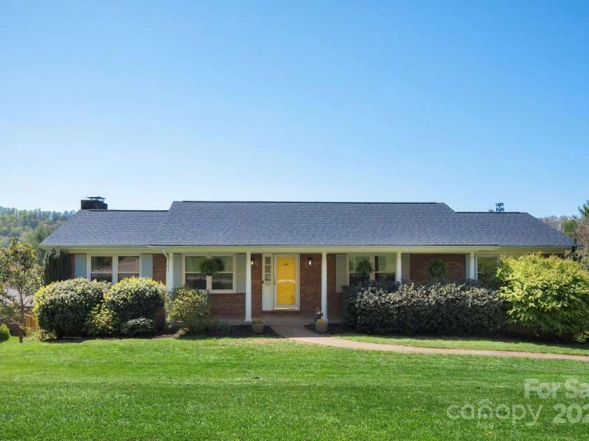 58 Braddock Way, Asheville, NC 28803.  MLS# CAR4246877, YatesRealty ID 17643. Welcome to 68 Braddock Way!