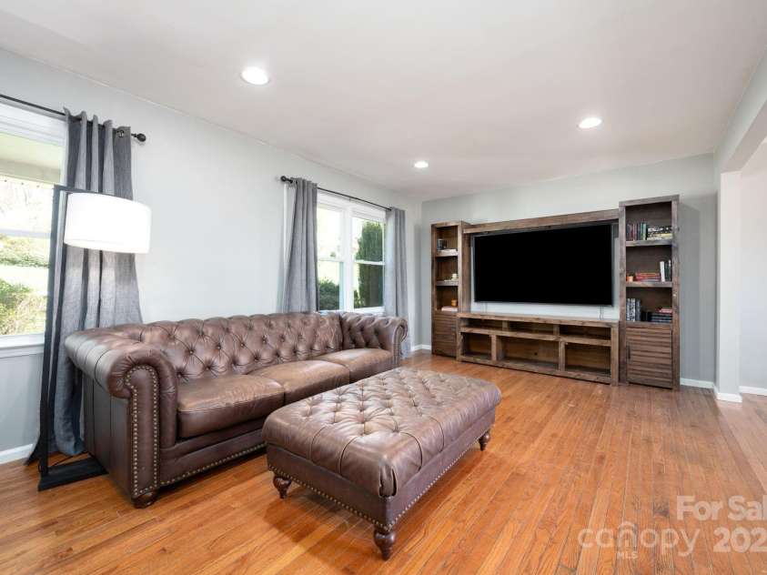 58 Braddock Way, Asheville, NC 28803.  MLS# CAR4246877, YatesRealty ID 17643. Well Lit