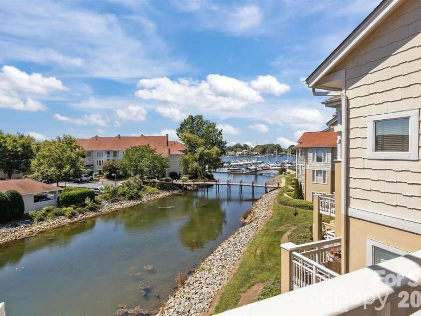 18009 Kings Point Drive, Cornelius, NC 28031.  MLS# CAR4389231, YatesRealty ID 17644. 