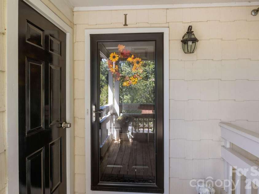 18009 Kings Point Drive, Cornelius, NC 28031.  MLS# CAR4389231, YatesRealty ID 17644. 