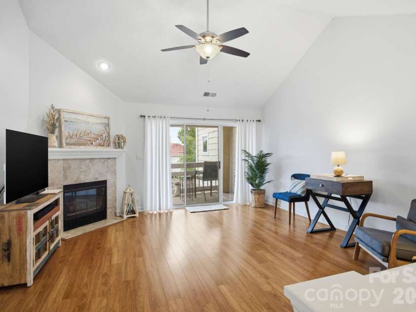 18009 Kings Point Drive, Cornelius, NC 28031.  MLS# CAR4389231, YatesRealty ID 17644. 